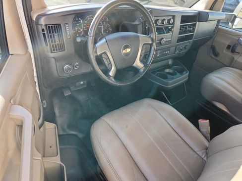 Used 2016 Chevrolet Express 3500 RWD image 19
