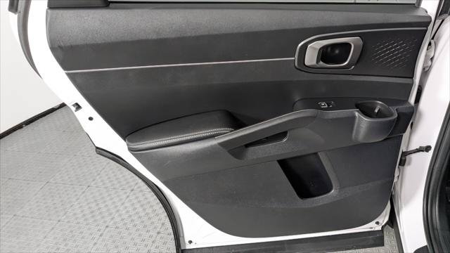 Used 2023 Kia Sorento LX FWD image 18