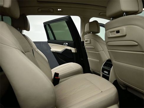 Used 2022 BMW X7 xDrive40i w/ Executive Package image 38