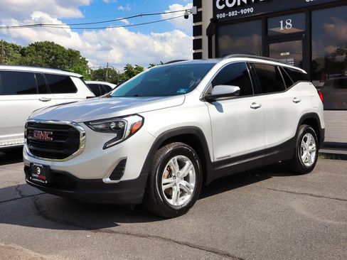 Used 2018 GMC Terrain SLE w/ Driver Convenience Package AWD/4WD image 2