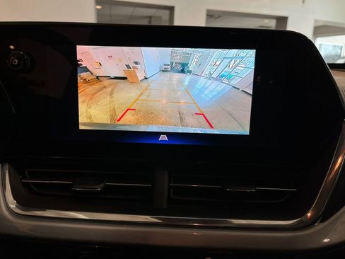 Used 2025 Chevrolet Trax LT w/ LT Convenience Package image 23