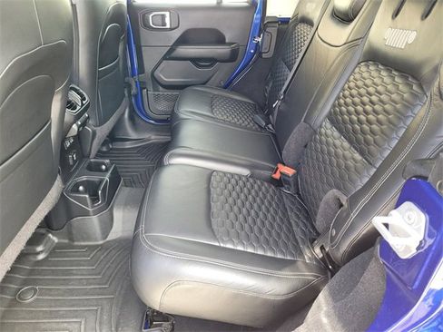 Used 2019 Jeep Wrangler Unlimited Sahara image 24