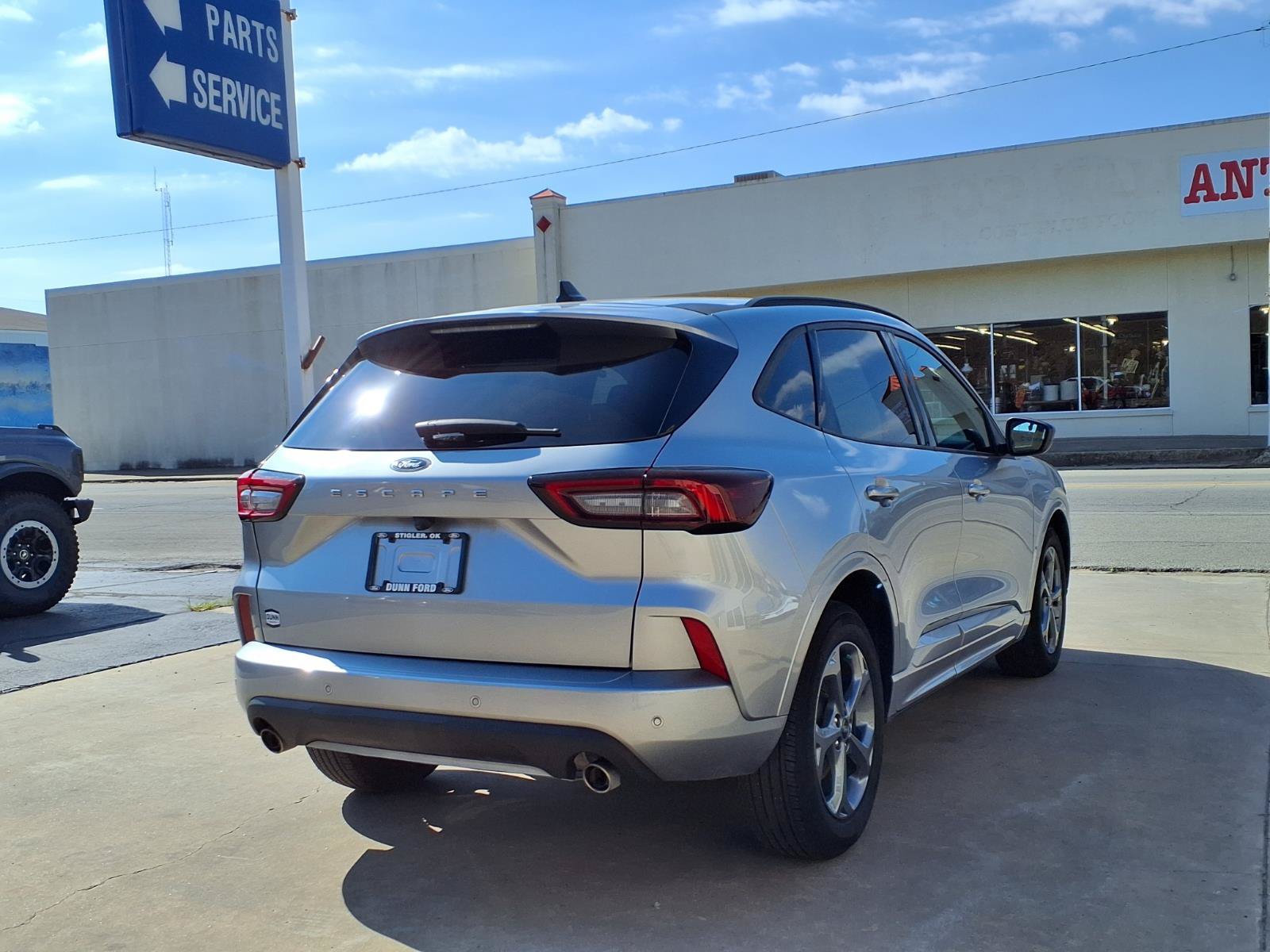 Used 2023 Ford Escape ST-Line w/ Tech Pack #1 FWD image 2