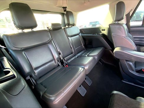Used 2025 Ford Expedition Active AWD/4WD image 18