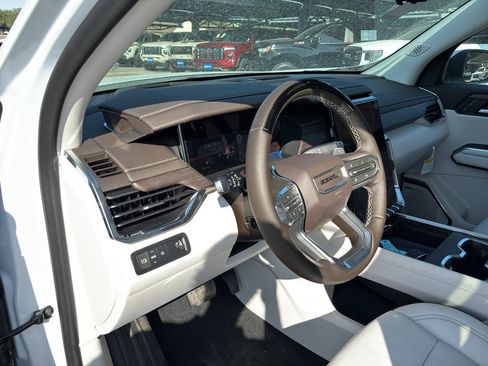 Used 2027 GMC Acadia Denali FWD image 14