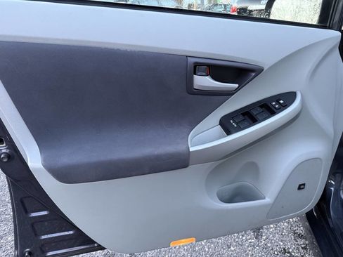 Used 2010 Toyota Prius Three image 33