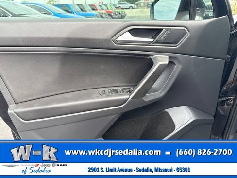 Used 2021 Volkswagen Tiguan SE FWD image 16