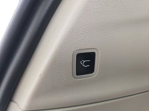 Used 2019 Chrysler Pacifica Limited image 11