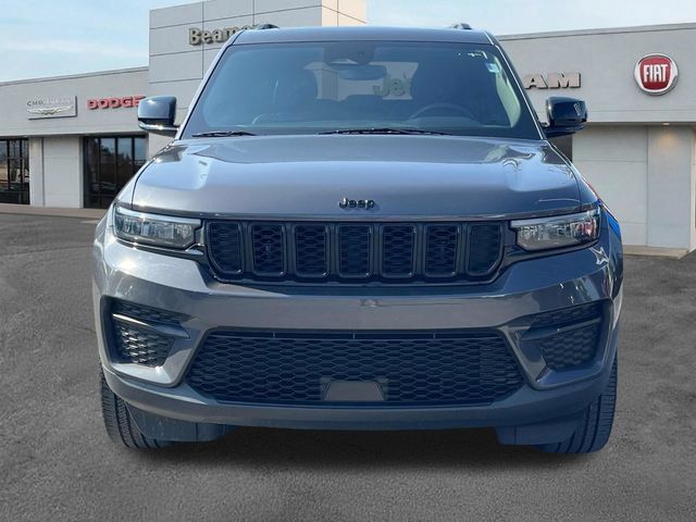 Used 2023 Jeep Grand Cherokee Altitude AWD/4WD image 2