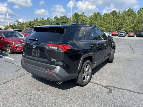 Used 2021 Toyota RAV4 XLE Premium AWD/4WD image 6