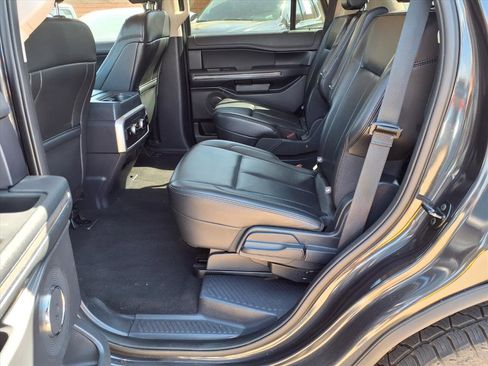 Used 2024 Ford Expedition XLT image 19