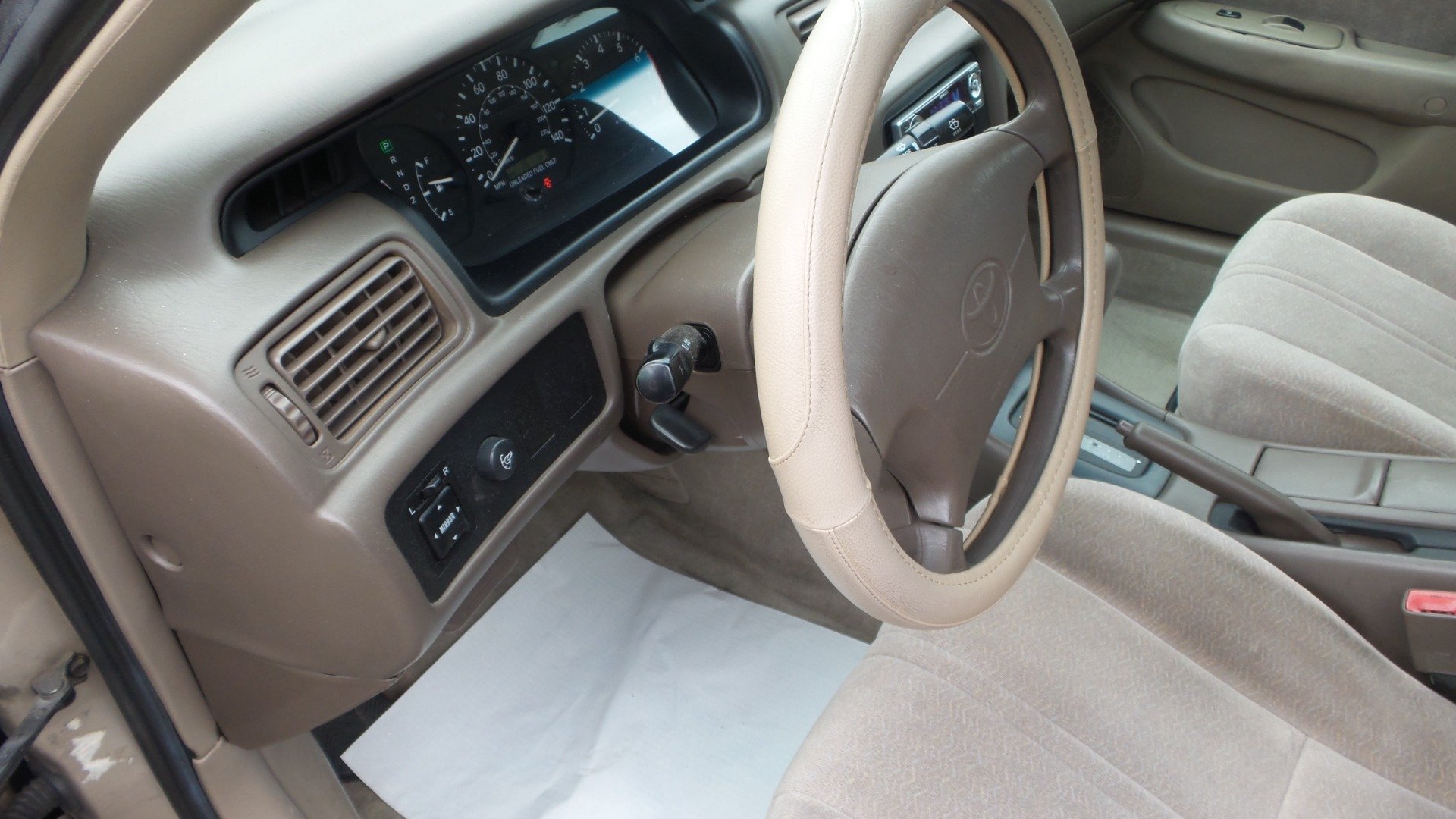Used 1998 Toyota Camry LE FWD image 16