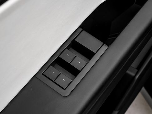 Used 2024 Tesla Cybertruck AWD Crew Cab image 41