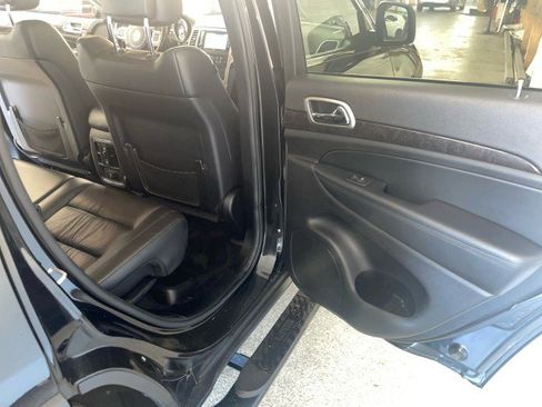 Used 2013 Jeep Grand Cherokee Laredo image 16
