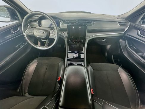 Used 2024 Jeep Grand Cherokee L Laredo image 10