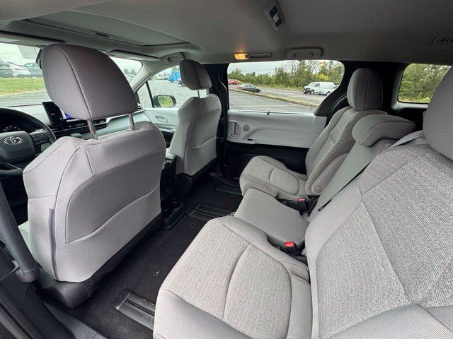Certified 2025 Toyota Sienna LE w/ LE Plus Package AWD/4WD image 18