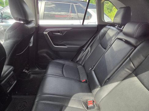 Used 2023 Toyota RAV4 XLE w/ Convenience Package FWD image 6