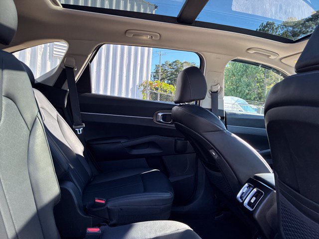 Used 2023 Kia Sorento EX w/ Panoramic Sunroof Package FWD image 23