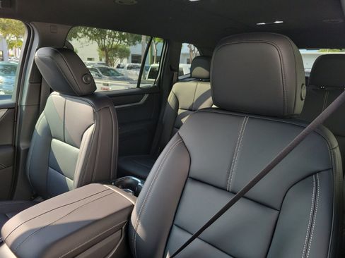 New 2026 GMC Acadia Elevation w/ Elevation Premium Package FWD image 23