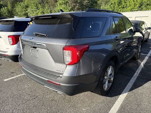 Used 2022 Ford Explorer XLT w/ Equipment Group 202A image 17