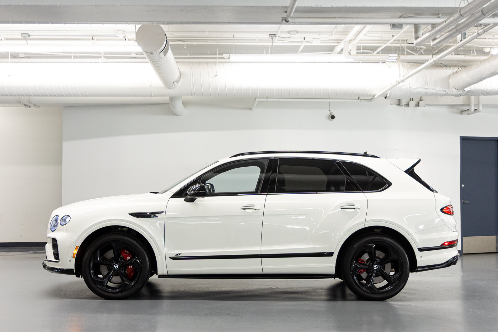 Used 2023 Bentley Bentayga AWD/4WD image 3