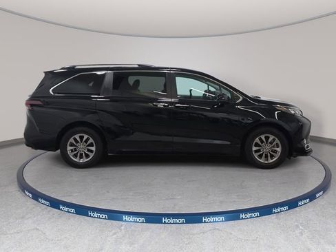 Certified 2024 Toyota Sienna XLE FWD image 5