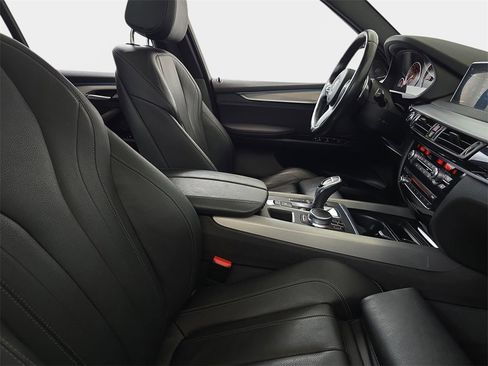 Used 2017 BMW X5 xDrive35d image 11