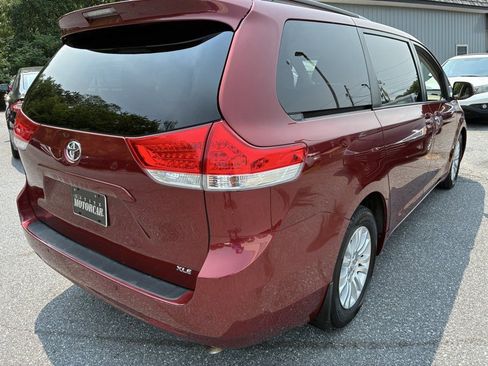 Used 2012 Toyota Sienna XLE w/ Premium Pkg FWD image 6