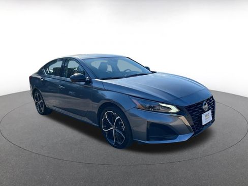 Used 2025 Nissan Altima 2.5 SR image 1