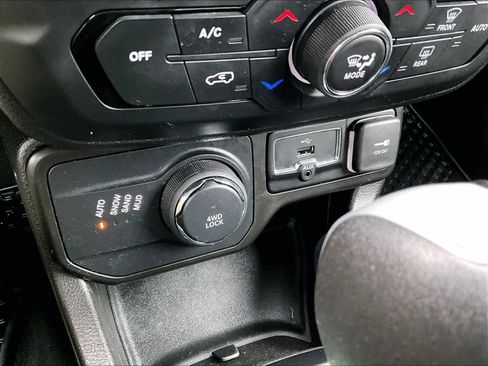 Used 2021 Jeep Renegade Latitude w/ Convenience Group image 48