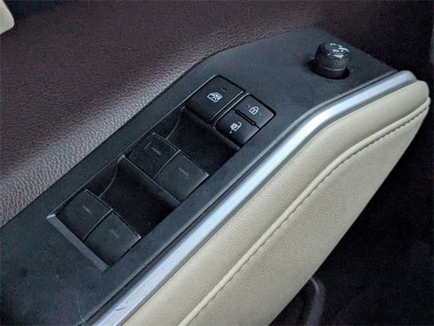 Used 2020 Toyota Highlander XLE image 31