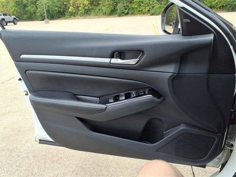 Used 2023 Nissan Altima 2.5 SV image 19