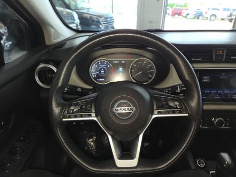 Used 2020 Nissan Versa SV FWD image 33