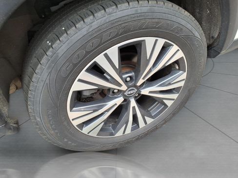 Used 2023 Nissan Rogue SV AWD/4WD image 5