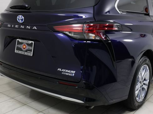 Used 2021 Toyota Sienna Platinum image 46