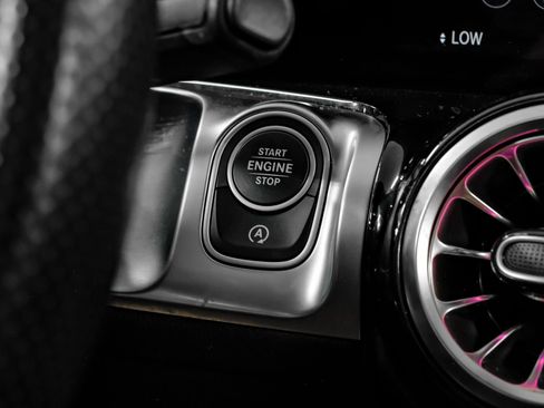 Used 2023 Mercedes-Benz GLB 250 image 27