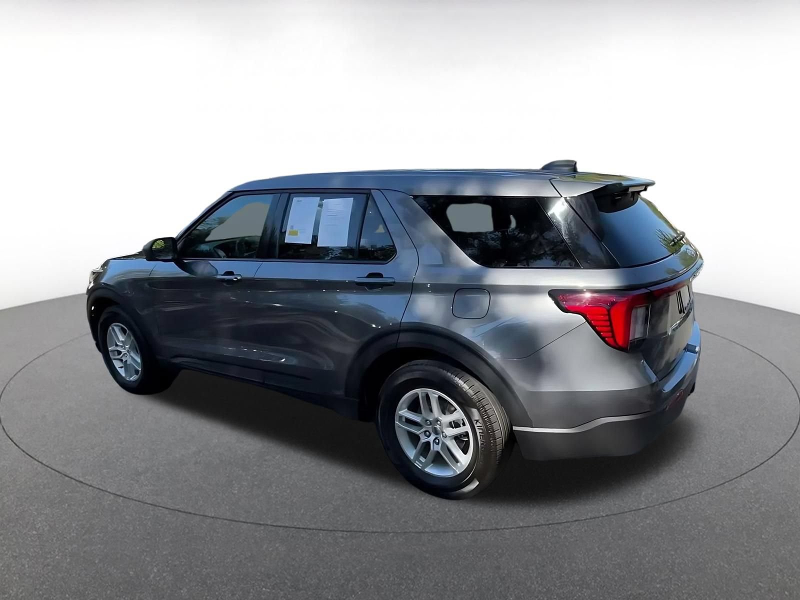 Used 2026 Ford Explorer Active RWD image 9