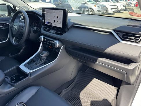Used 2023 Toyota RAV4 XLE Premium FWD image 9
