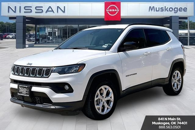 Used 2024 Jeep Compass Latitude AWD/4WD image 3