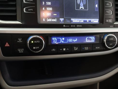 Used 2017 Toyota Highlander XLE image 55