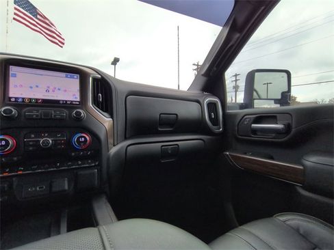Used 2023 Chevrolet Silverado 3500 High Country w/ Technology Package image 3