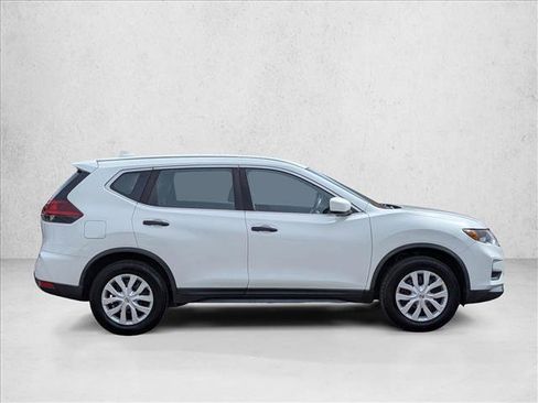 Used 2019 Nissan Rogue S image 4