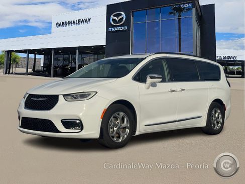 Used 2022 Chrysler Pacifica Limited image 2