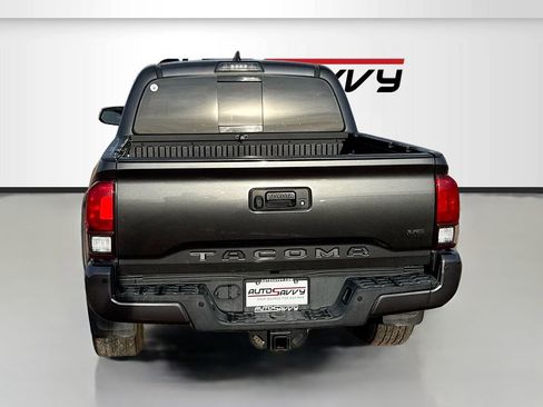 Used 2019 Toyota Tacoma TRD Sport AWD/4WD image 6