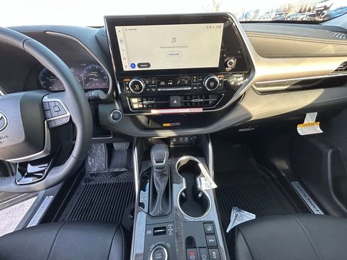 Used 2026 Toyota Highlander Limited image 22