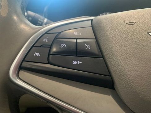 Used 2018 Cadillac XT5 Luxury w/ Driver Awareness Package AWD/4WD image 14