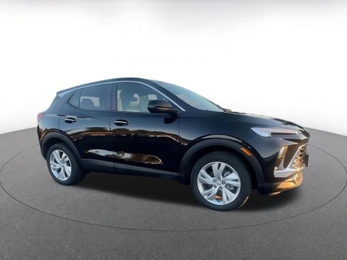 Used 2025 Buick Encore GX Preferred FWD image 2