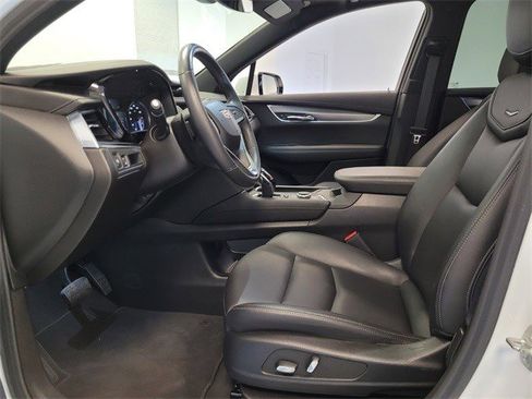 Certified 2024 Cadillac XT6 Luxury image 9