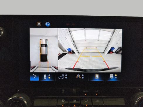 Used 2023 Chevrolet Colorado Trail Boss w/ Technology Package AWD/4WD image 15