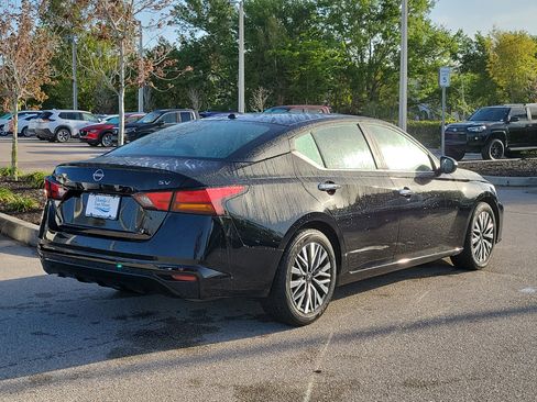 Used 2024 Nissan Altima 2.5 SV image 6